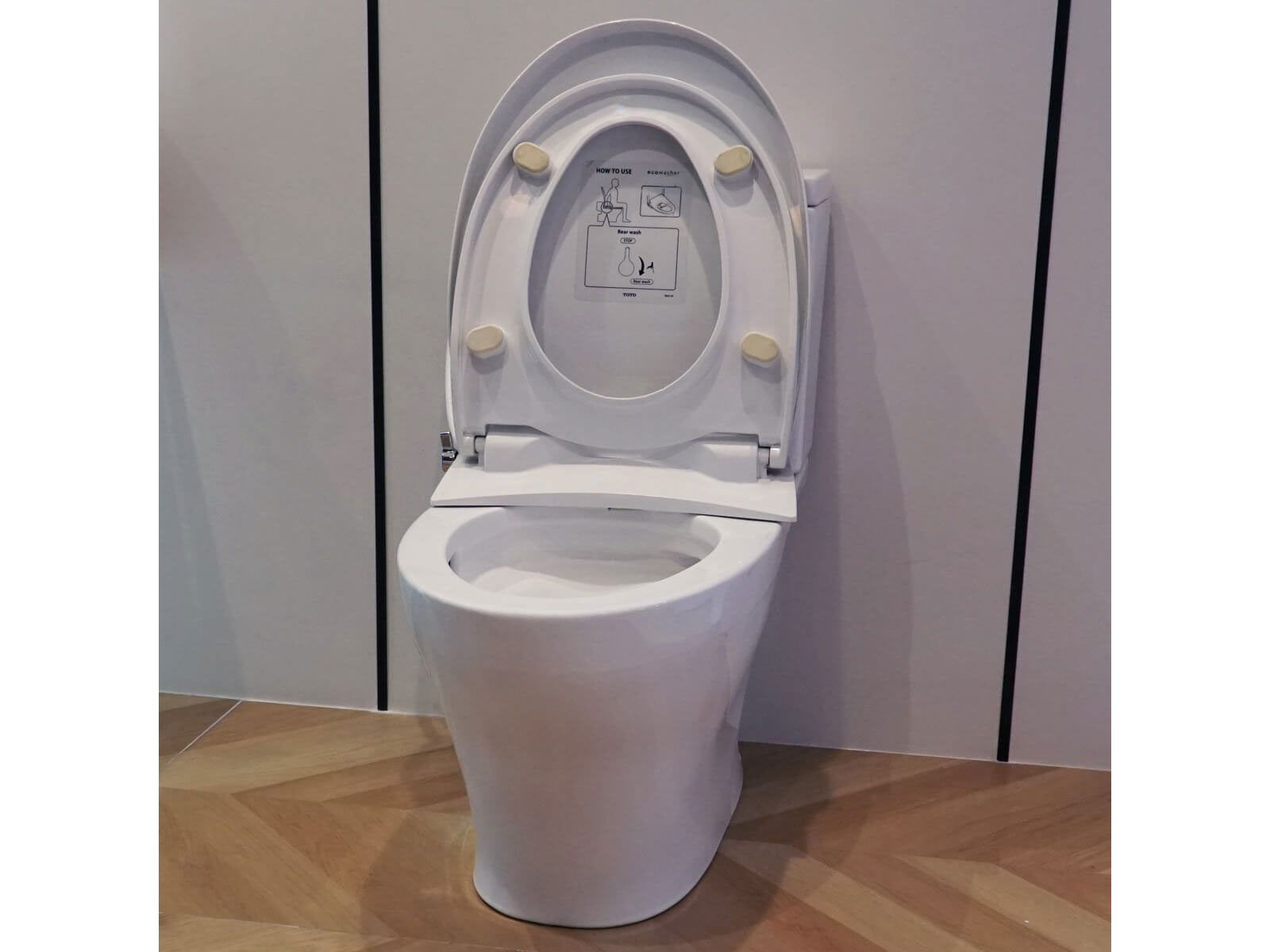 Bồn cầu Toto CS326DE2 2 khối nắp cơ TCW07S