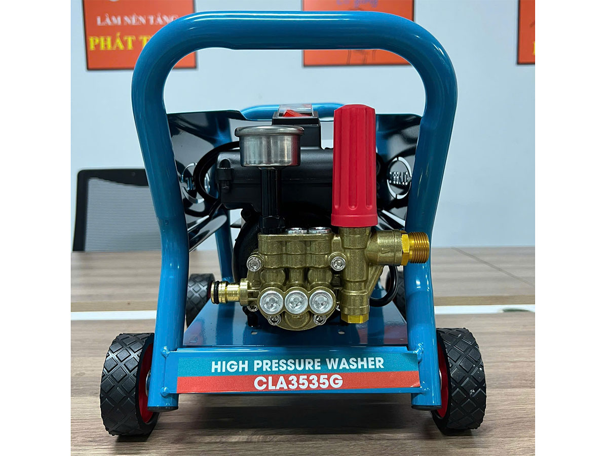 Máy rửa xe 