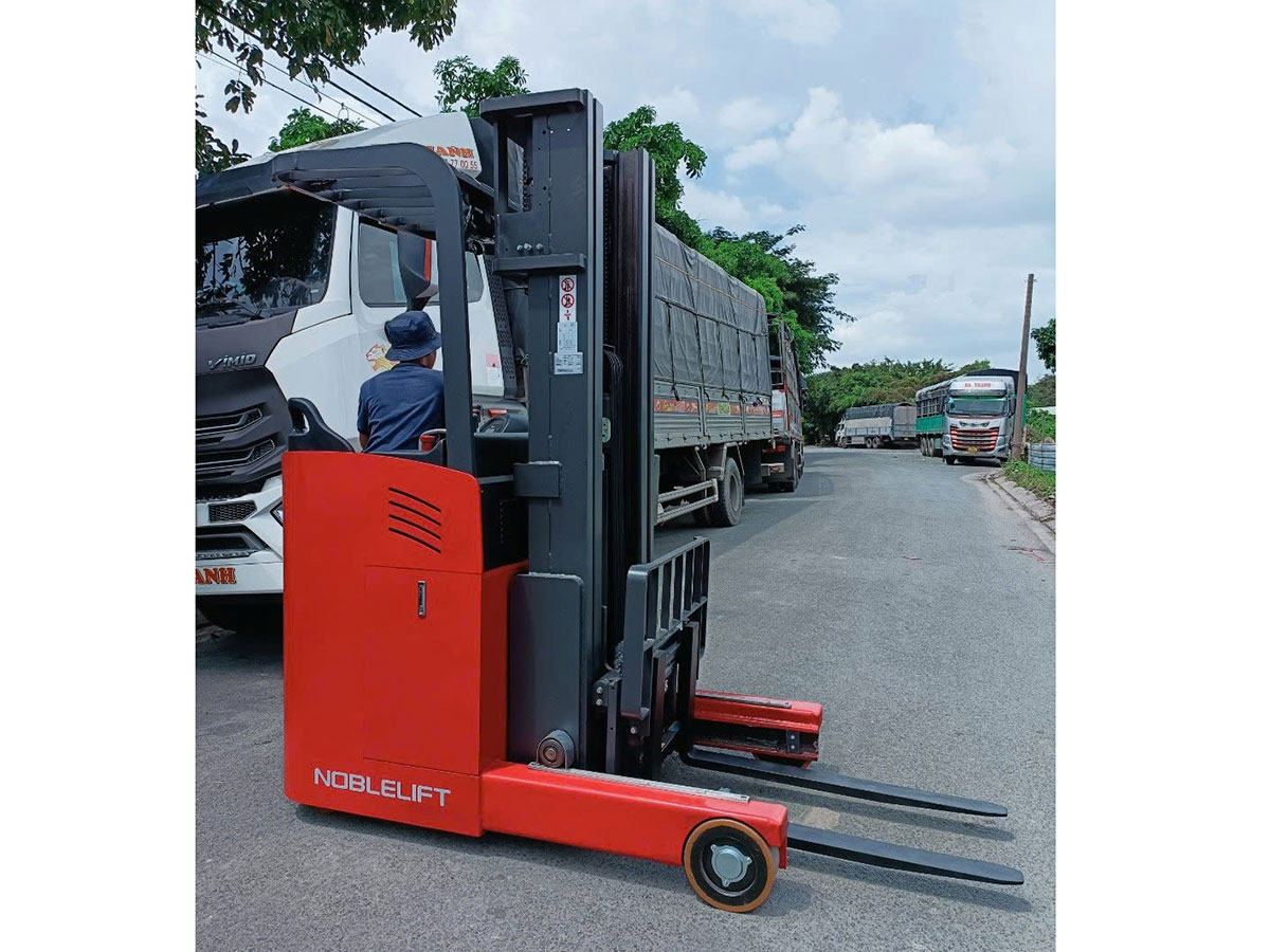 Xe nâng điện Noblelift  