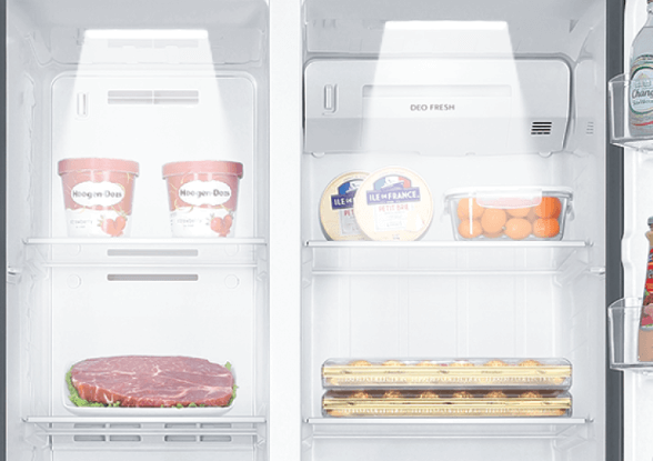 Tủ lạnh side by side AQUA AQR-S612XA(CBC) cũng được tích hợp đèn LED chiếu sáng