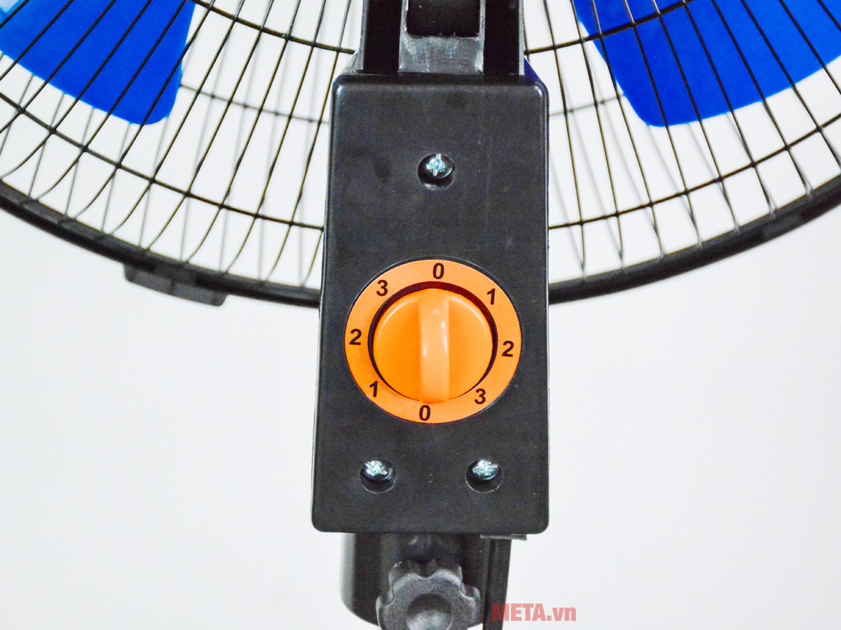 Quạt cây 5 cánh Điện Cơ 91 QĐ-CN450P5 được trang bị núm vặn xoay trên thân quạt