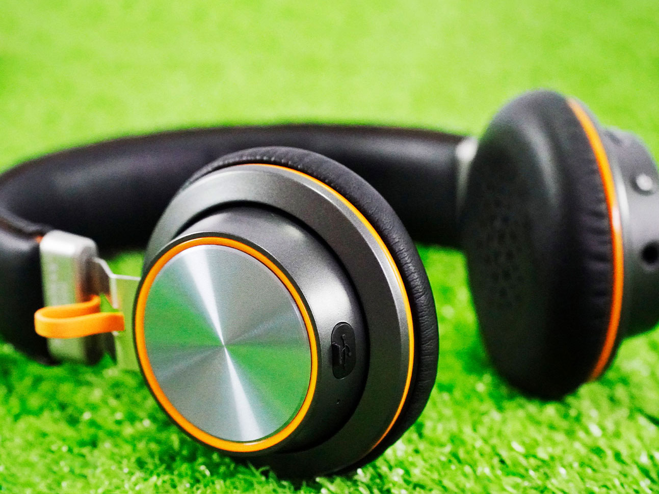  Tai nghe không dây On-ear SoundMax BT300