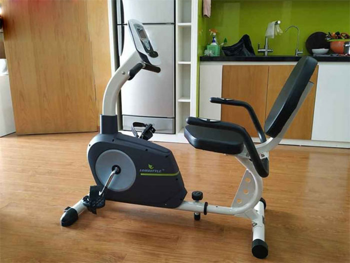 Xe đạp tập thể dục cho người già