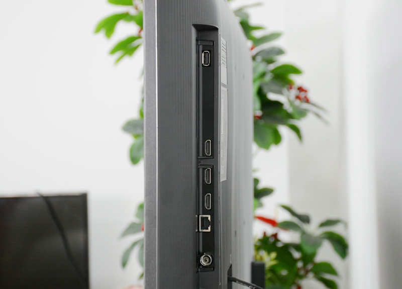 UA43DU7000KXXV có nhiều cổng kết nối