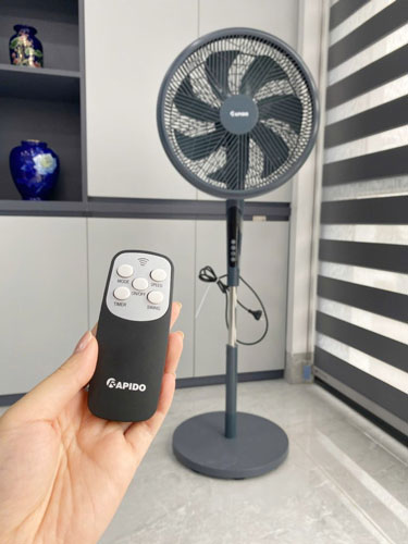 Quạt đứng Rapido RWF 45PGD có remote từ xa