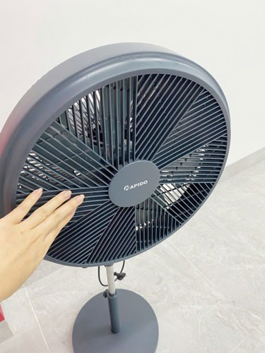 Quạt đứng Rapido RWF 45PGD có lồng quạt được làm từ chất liệu bền bỉ, đan khít nhau