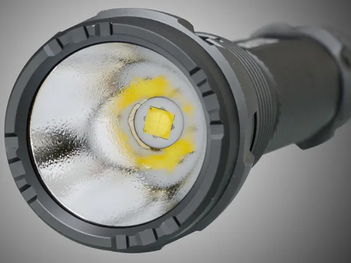 Đèn pin siêu sáng Gentos UT-3200H