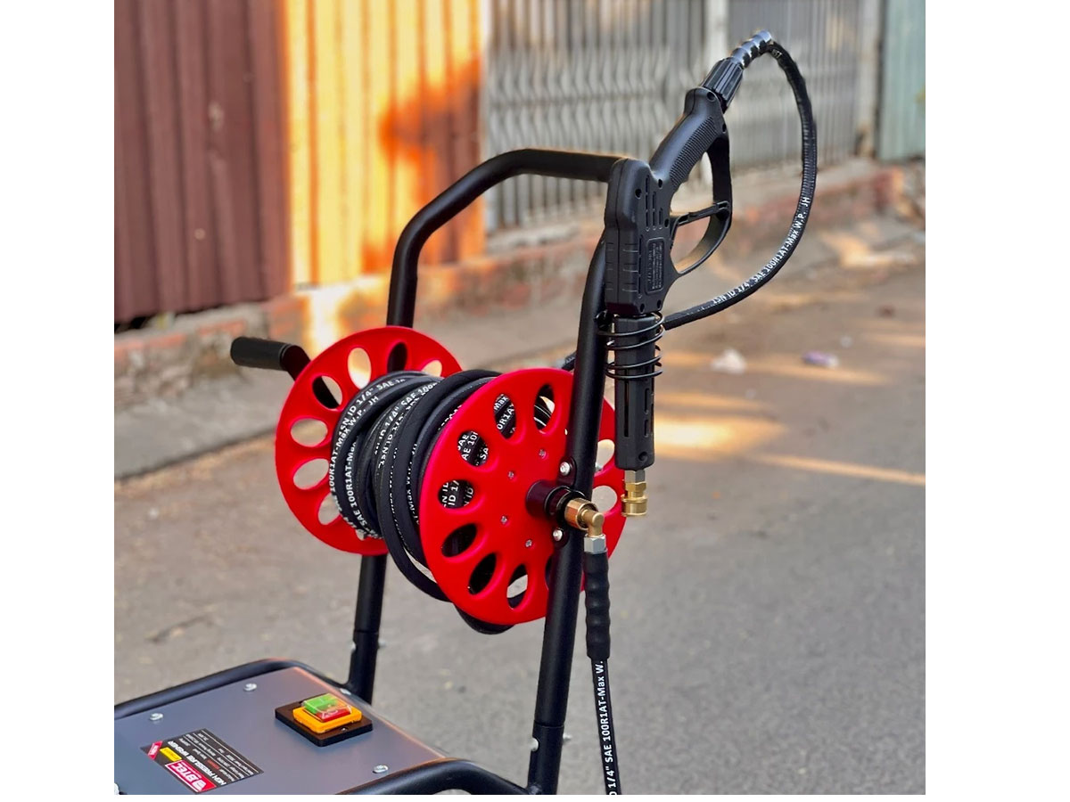 Máy rửa xe Btec  