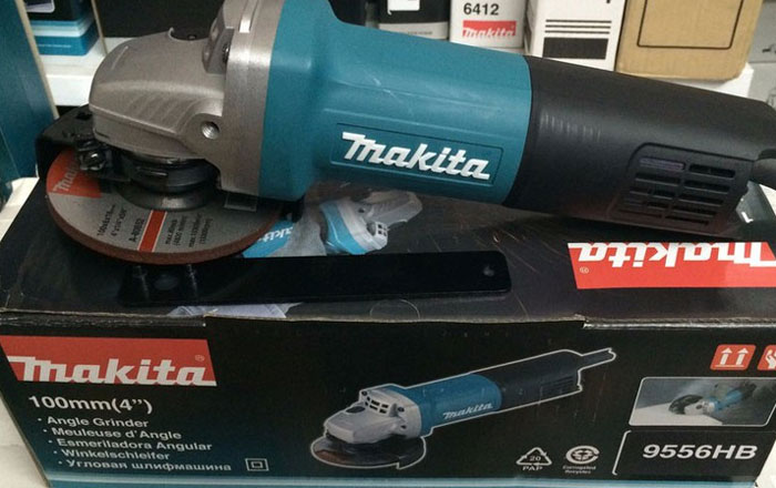Máy mài góc Makita 9556HB sử dụng lưỡi mài có đường kính 100mm, làm từ chất liệu cao cấp, bền chắc
