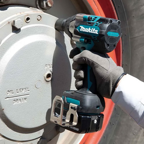 máy siết bu lông dùng pin 18V Makita DTW700Z có kiểu dáng gọn nhỏ
