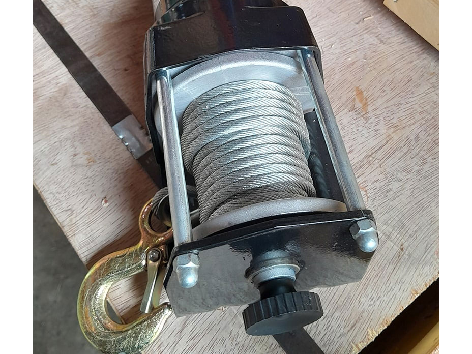 Tời ắc quy  