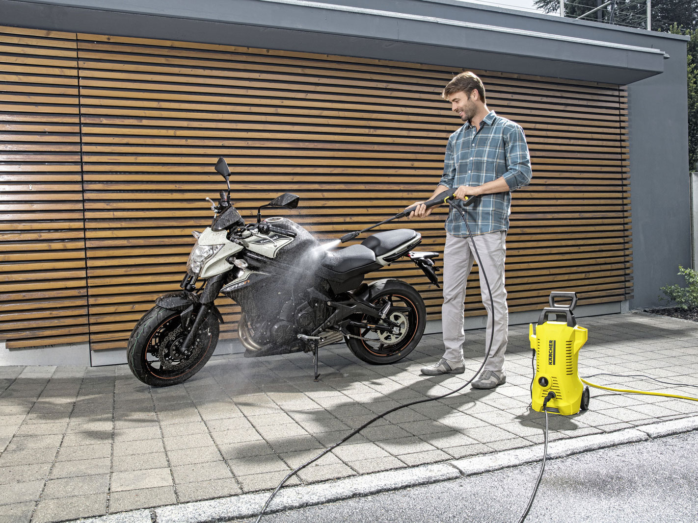 Máy rửa xe Karcher  