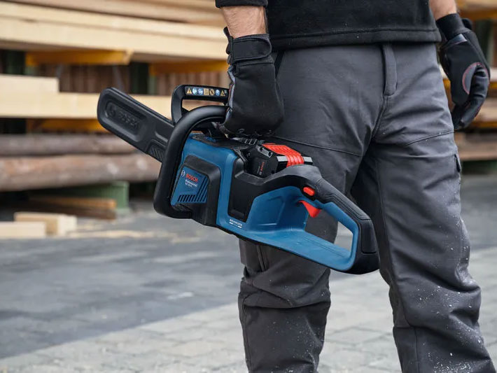 Máy cưa xích dùng pin Bosch 18V GKE 18V-40