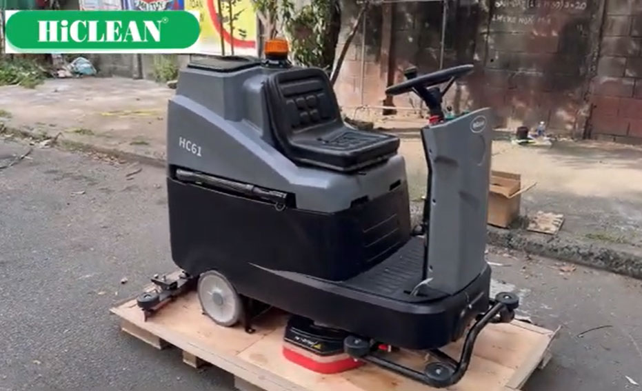 Máy chà sàn liên hợp ngồi lái HiClean HC61