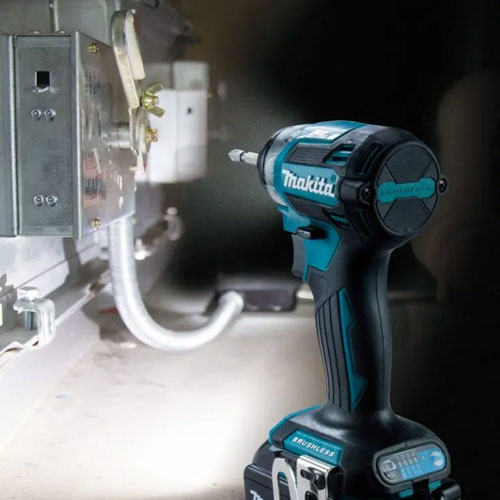 Máy vặn vít dùng pin 18V Makita DTD173Z có lực siết mạnh mẽ, giúp hoàn thiện công việc nhanh chóng
