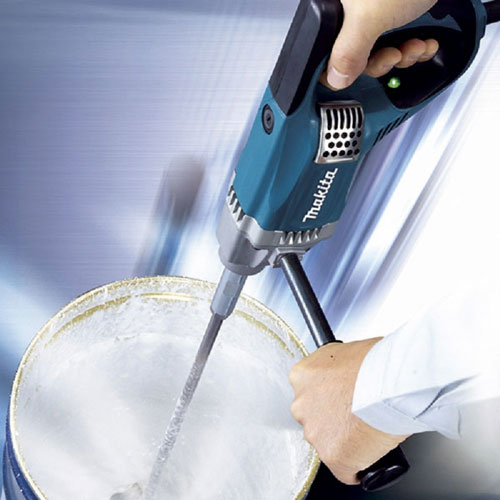 máy trộn sơn Makita UT1305 hoạt động với công suất mạnh mẽ