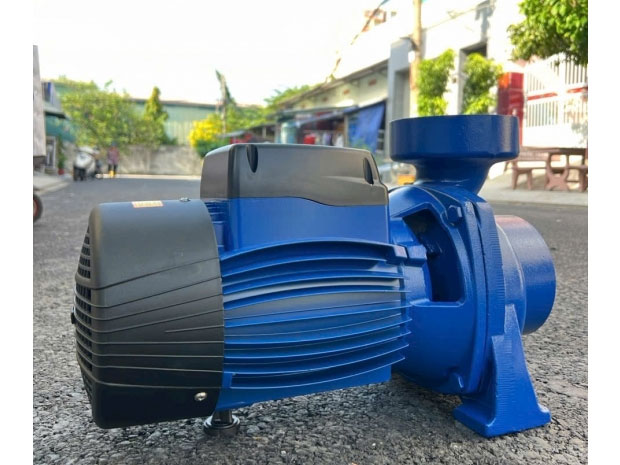 Máy bơm nước lưu lượng  