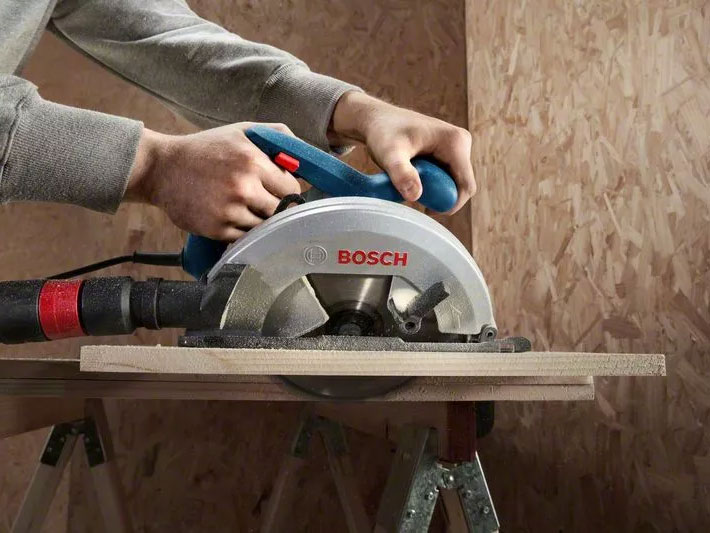 Máy cưa đĩa Bosch với tay cầm an toàn 