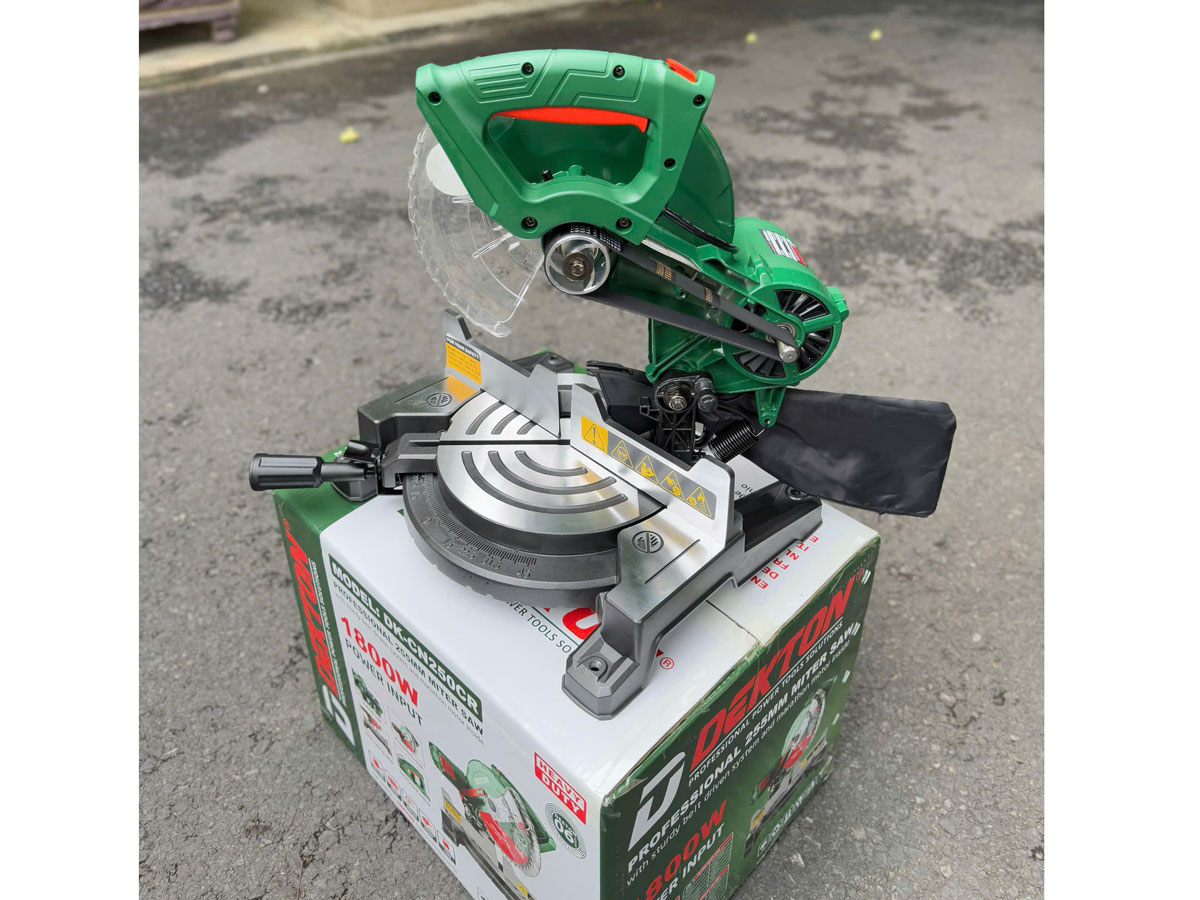 Máy cắt nhôm  