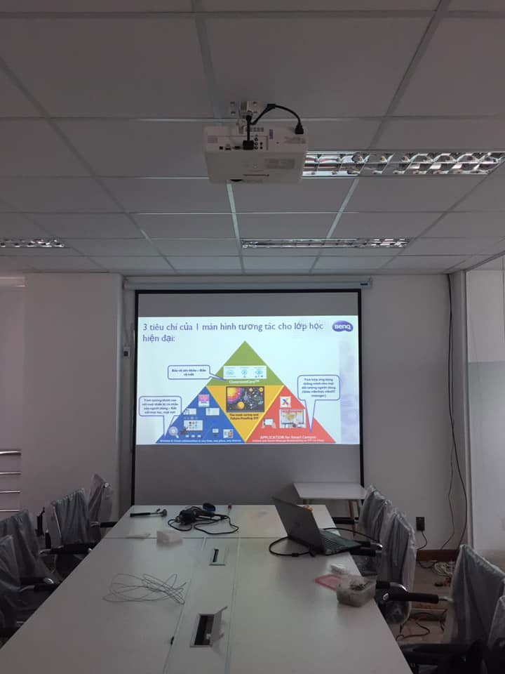 Máy chiếu Panasonic PT-LB356 Máy chiếu Panasonic PT-LB356