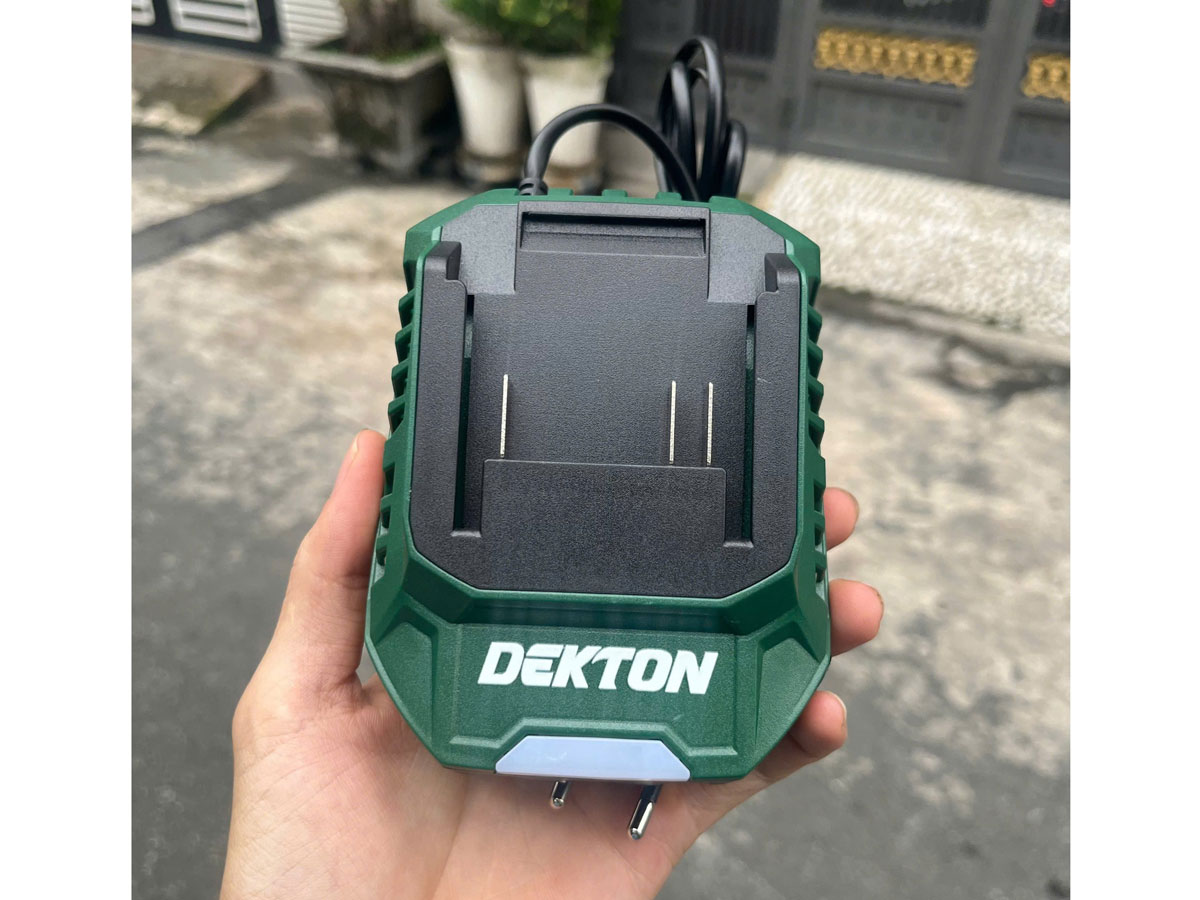 Sạc Dekton M21-S20PRO 