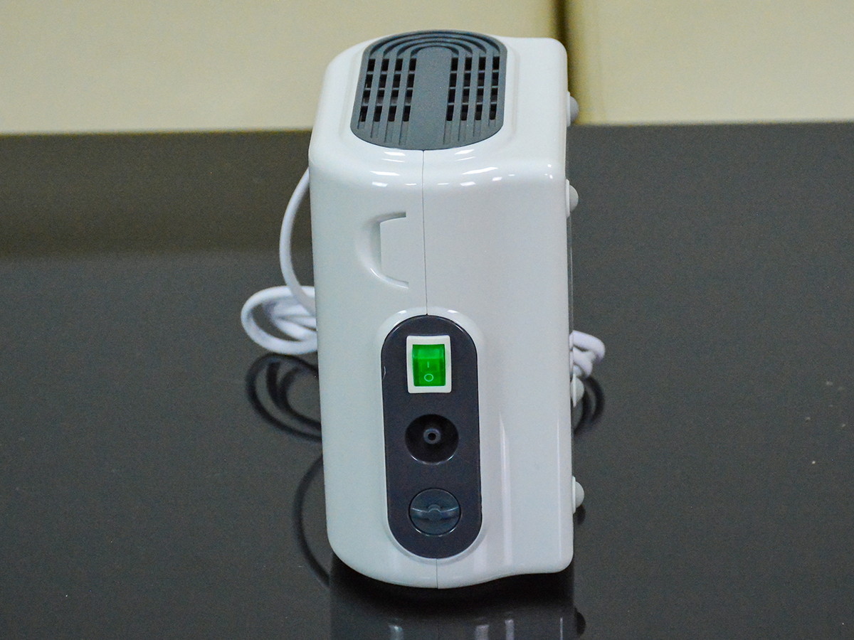 AXD-313 có công tắc bật/tắt máy AXD-313