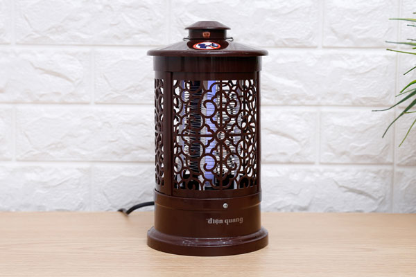 Điện Quang ĐQ EML03 BR là thiết bị bắt muỗi sử dụng lưới điện đan khít cùng ánh sáng tím