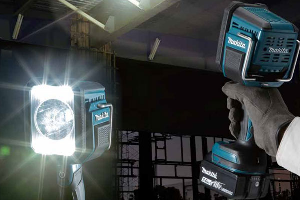 Đèn LED Makita DML812 còn có tới 4 chế độ chiếu sáng Đèn LED Makita DML812 còn có tới 4 chế độ chiếu sáng