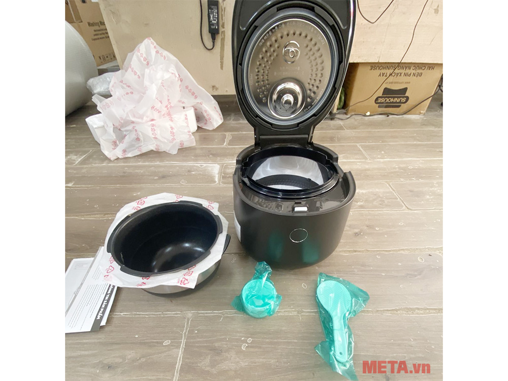 Nồi cơm điện áp suất cao tần IH Cuckoo CRP-NHTR1010FB (1.8 lít)