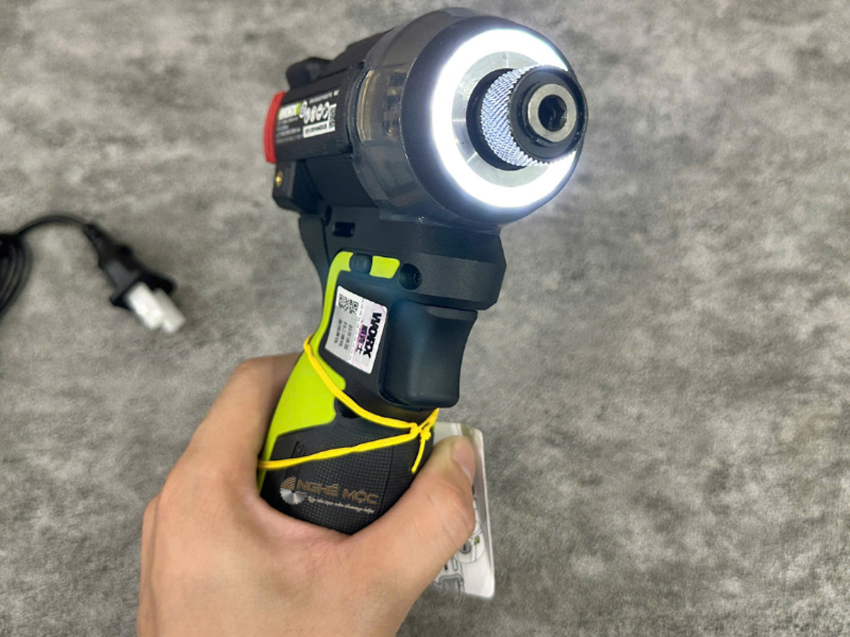 Máy vặn vít búa dầu dùng pin 12V Worx WU138.1