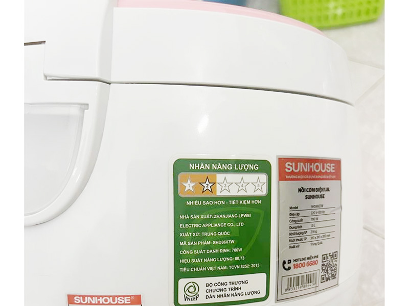 Nồi cơm điện Sunhouse SHD8607W có thiết kế nhỏ gọn