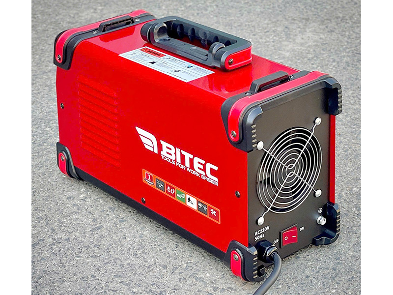 Khe tản nhiệt giúp máy hoạt động ổn định