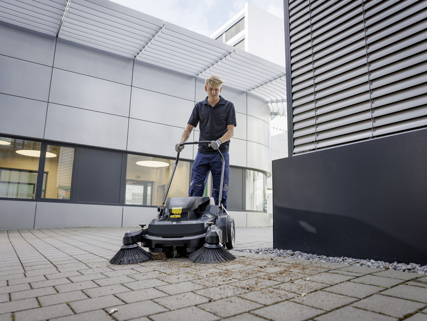 Xe quét rác Karcher KM 70/30 C Bp Anniversary Edition (1.517-200.0) l