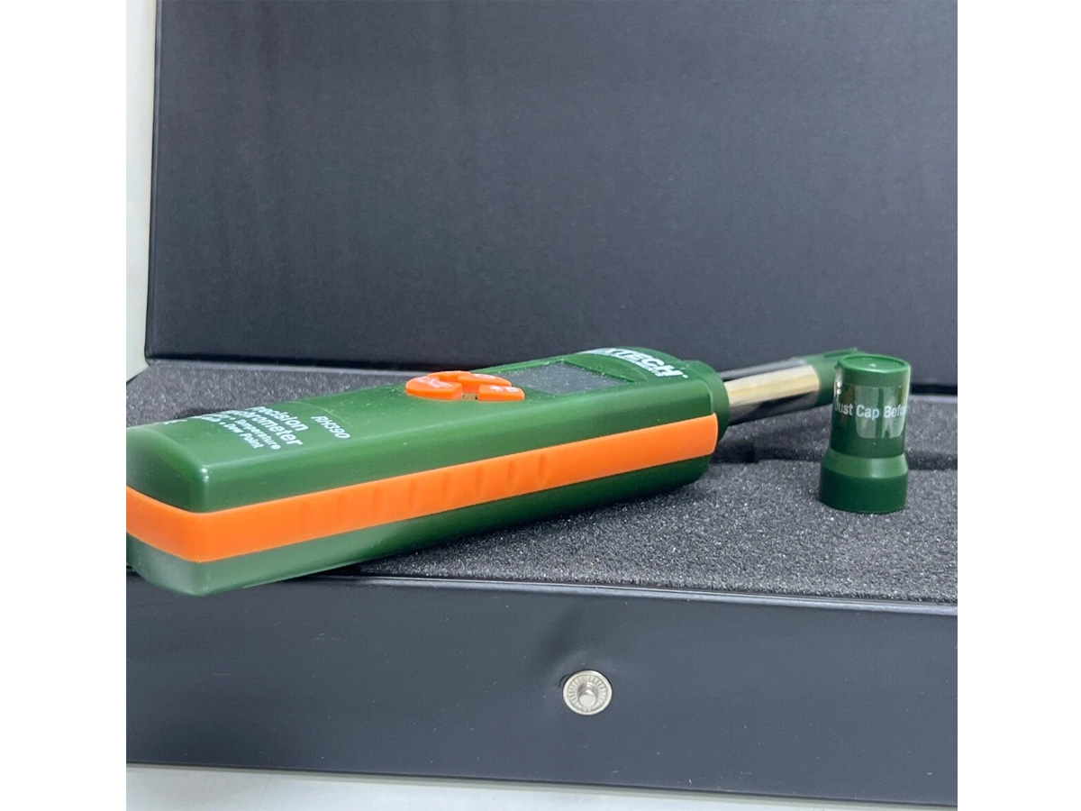 Máy đo độ ẩm không khí Extech RH390