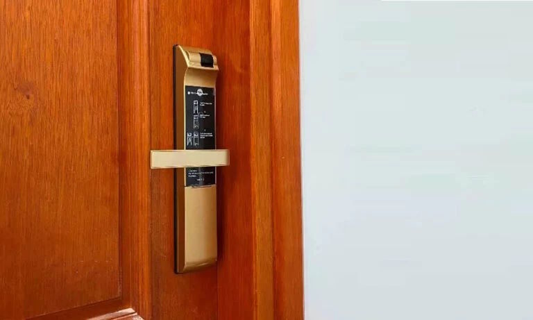 Khóa điện tử thông minh Yale YDM7116ACG đa năng màu Gold