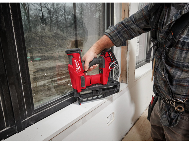 Máy bắn đinh dùng pin 18V Milwaukee M18 FN16GS-0X0