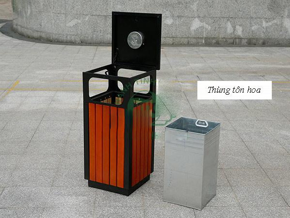 Thùng rác giả gỗ khung thép phun sơn vuông có gạt tàn (HTSOD-37)