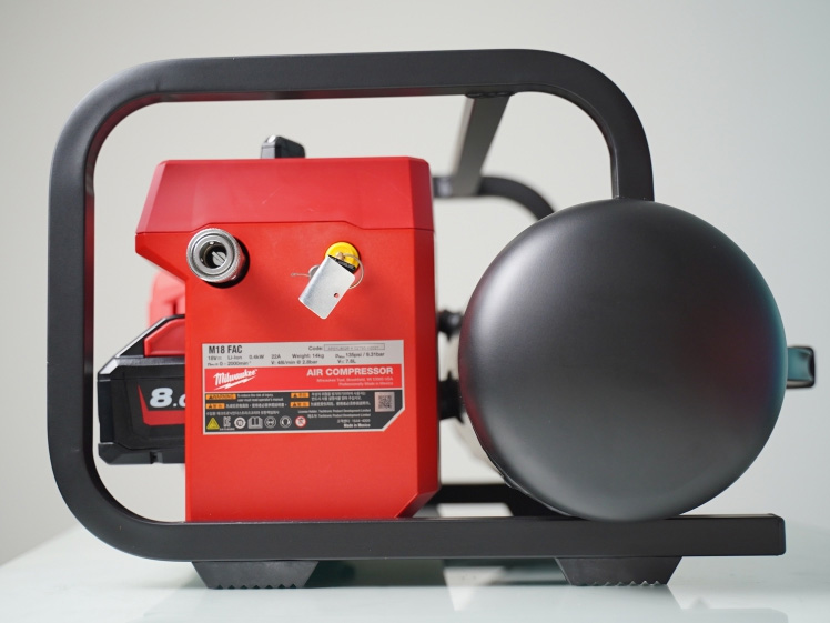 Máy nén khí dùng pin 18V Milwaukee M18 FAC-0