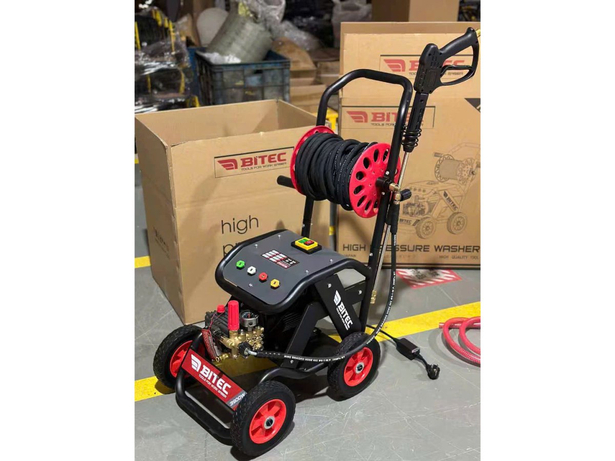 Máy rửa xe 