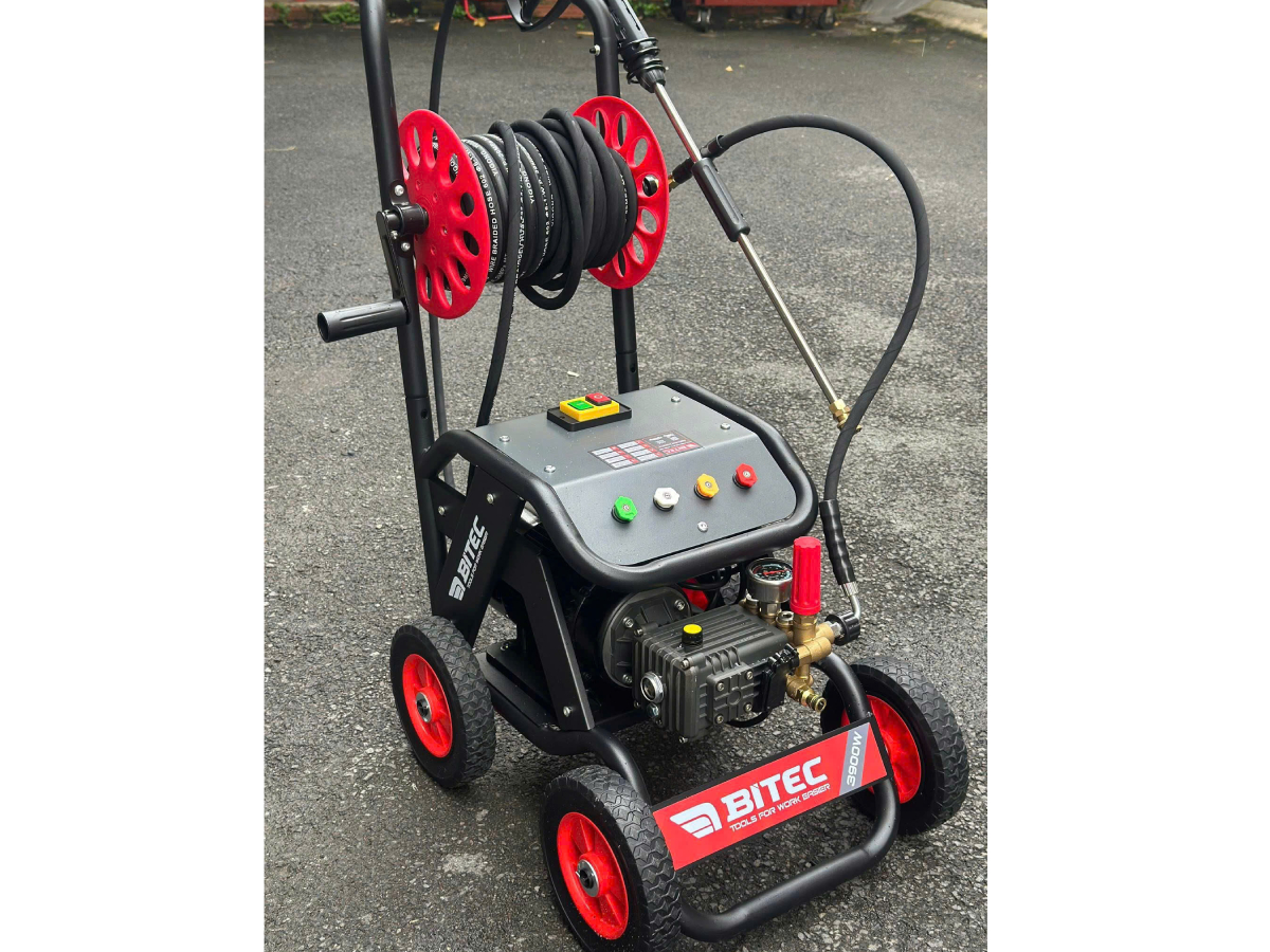 Máy rửa xe Btec 