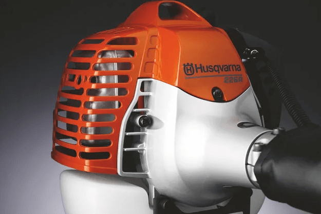 Máy cắt cỏ 226R của Husqvarna được trang bị động cơ xăng 2 thì mạnh mẽ Máy cắt cỏ 226R của Husqvarna được trang bị động cơ xăng 2 thì mạnh mẽ