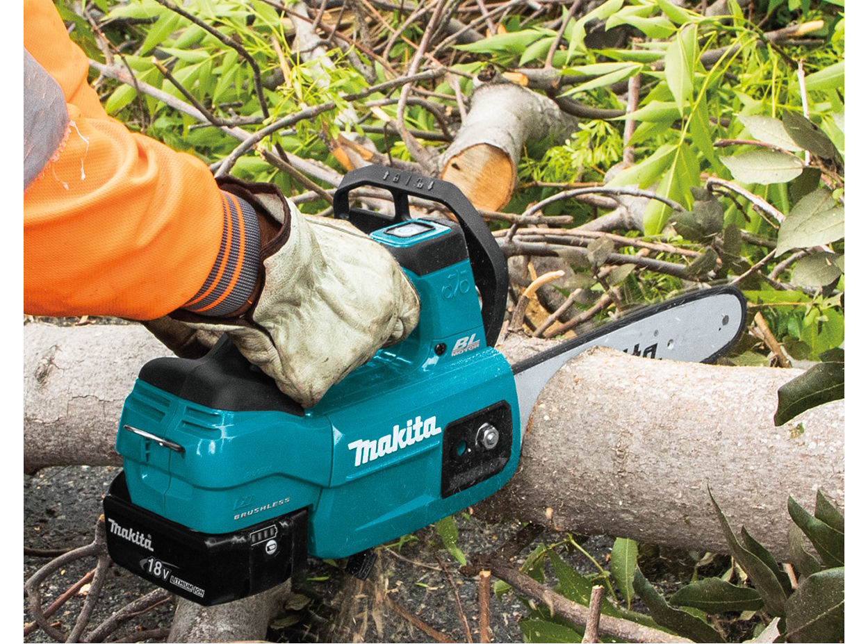 Máy cưa xích dùng pin 18V Makita  