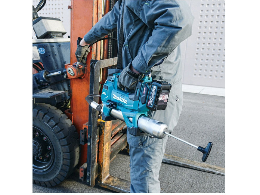 Máy bơm mỡ dùng pin 40V Max Makita GP001GZ