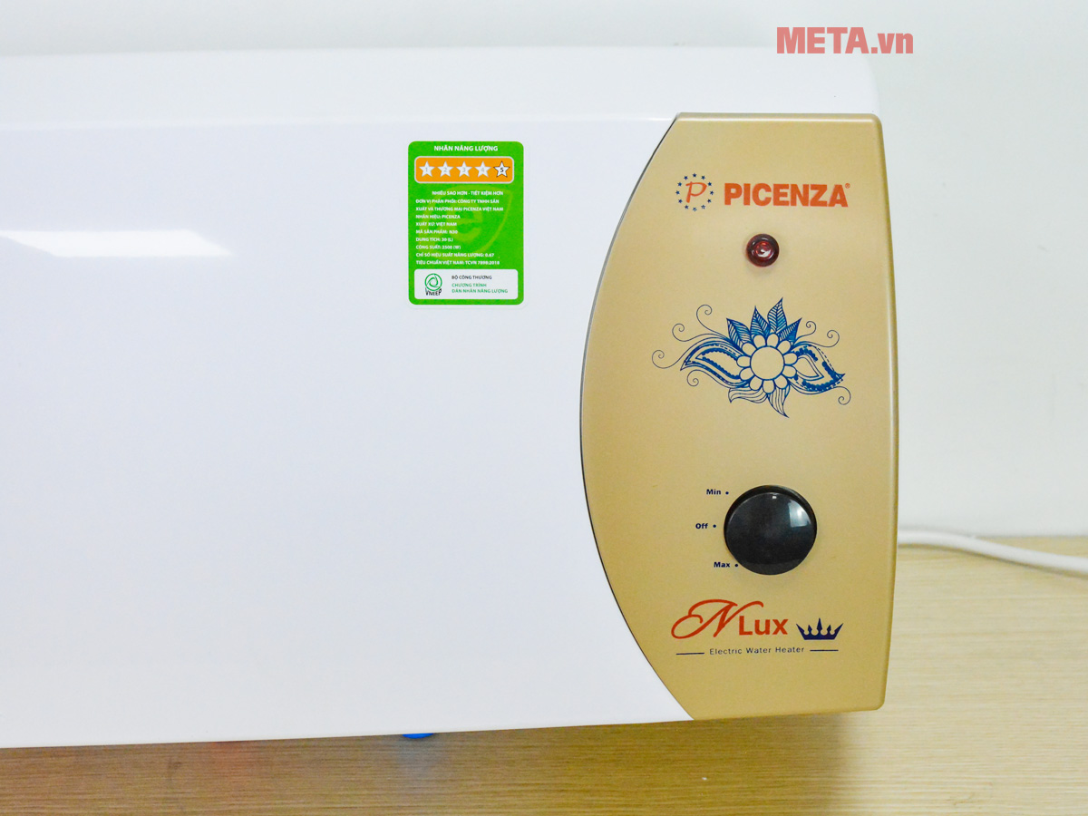 Bảng điều khiển Bình nóng lạnh Picenza N30LUX 30L ngay mặt trước Picenza N30LUX