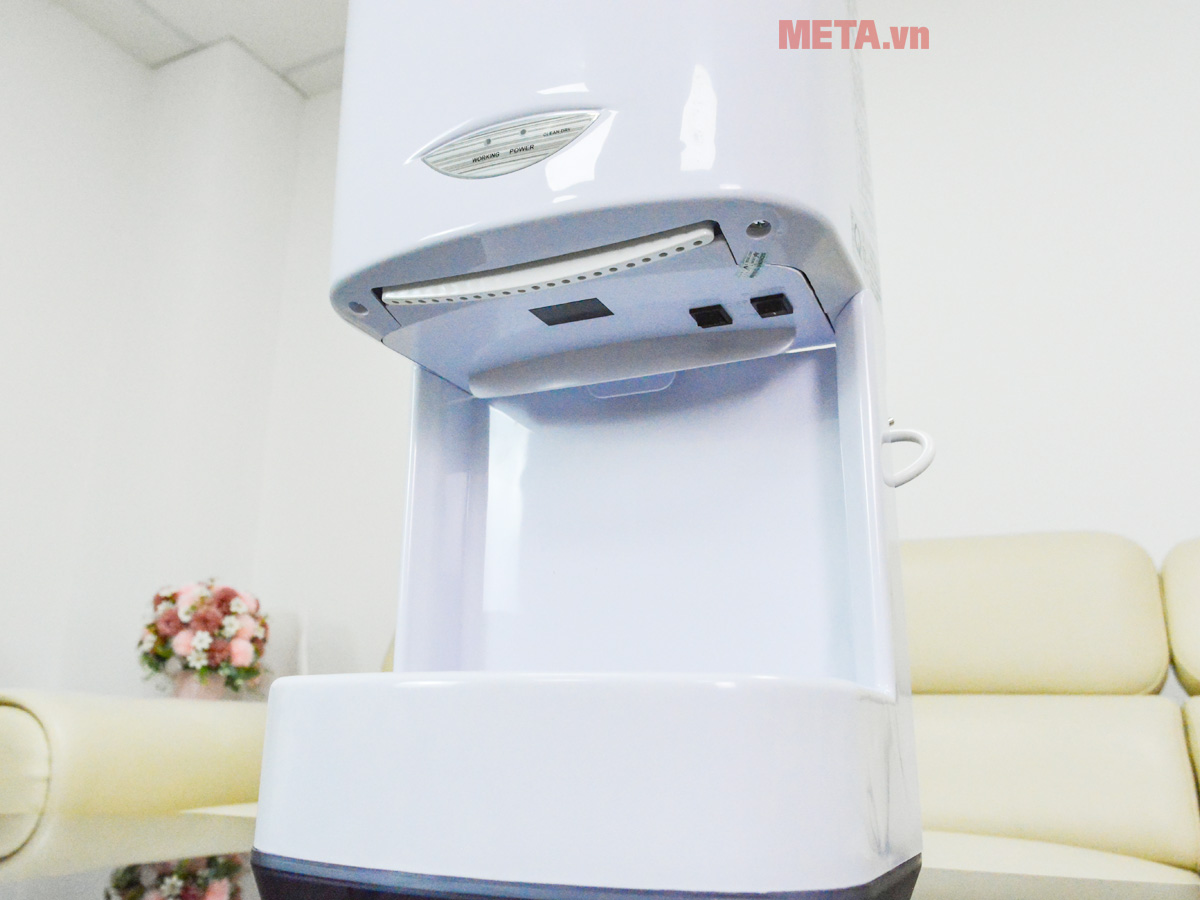 Máy vận hành tự động, cảm biến khi tay đưa vào sẽ bật máy sấy khô tay Sokimi SM 2120