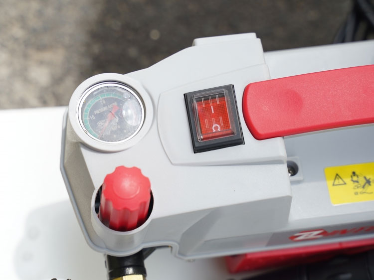 Máy rửa xe
