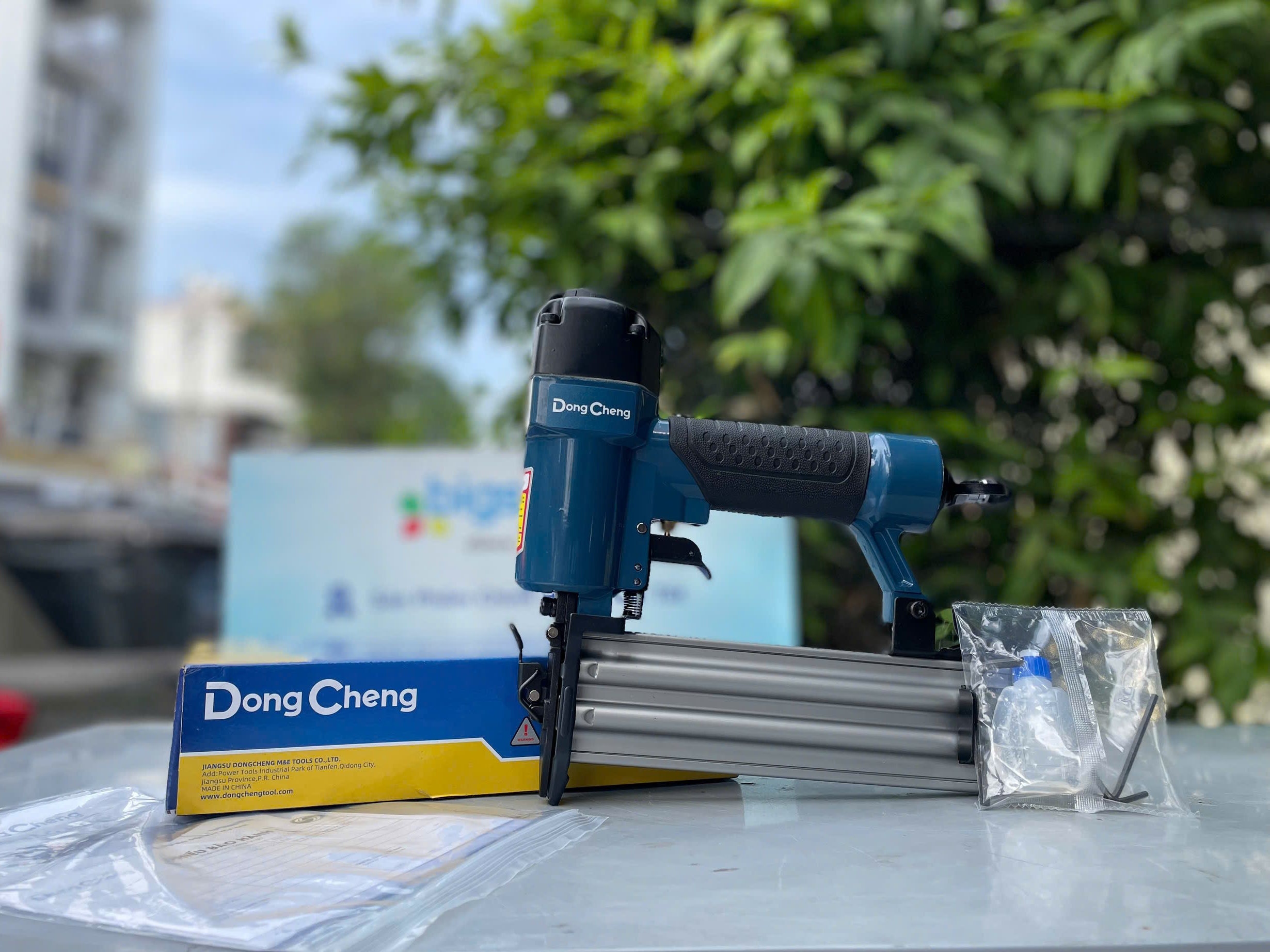 Súng bắn đinh DongCheng DF50