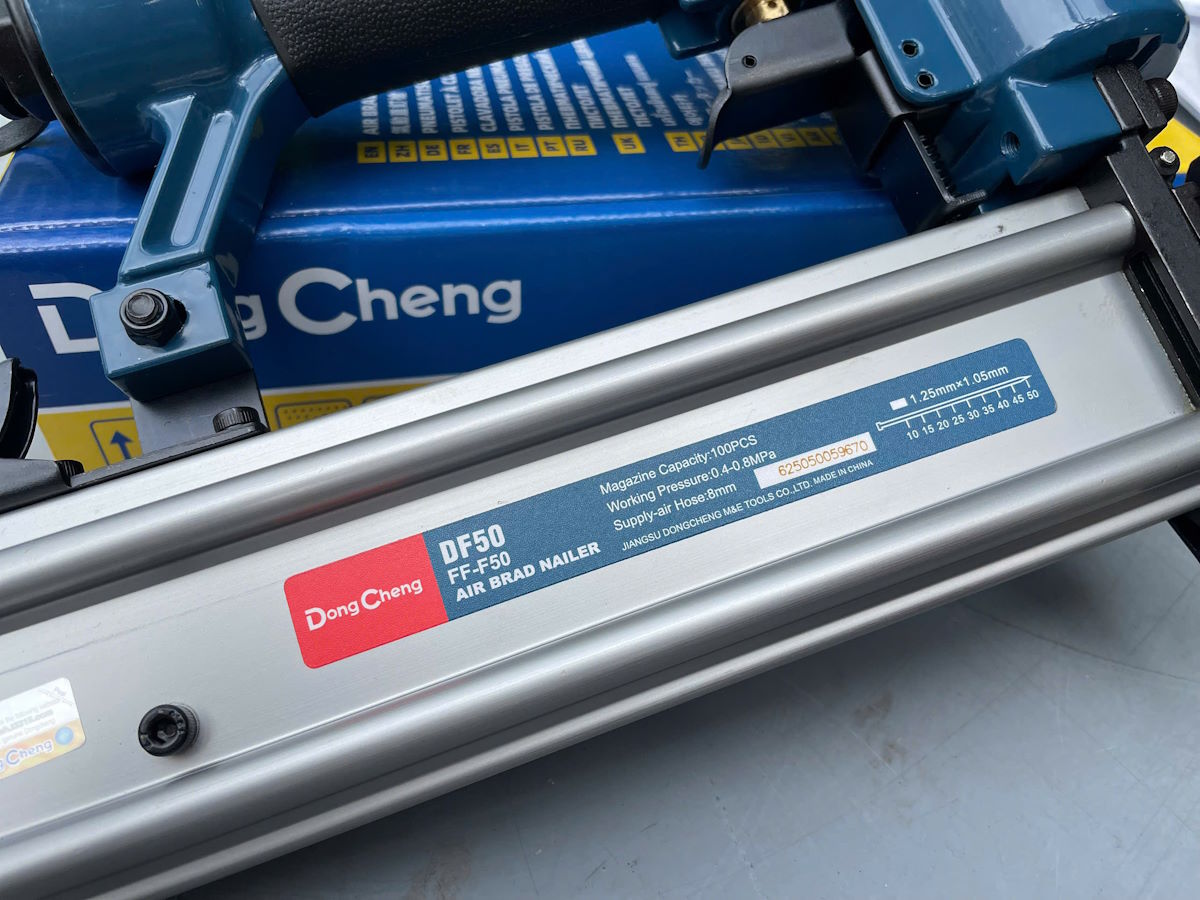 Súng bắn đinh DongCheng