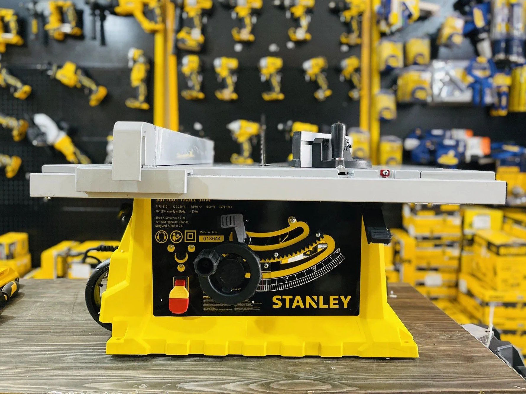 Máy cưa bàn Stanley SST2001-B1 Máy cưa bàn Stanley SST2001-B1