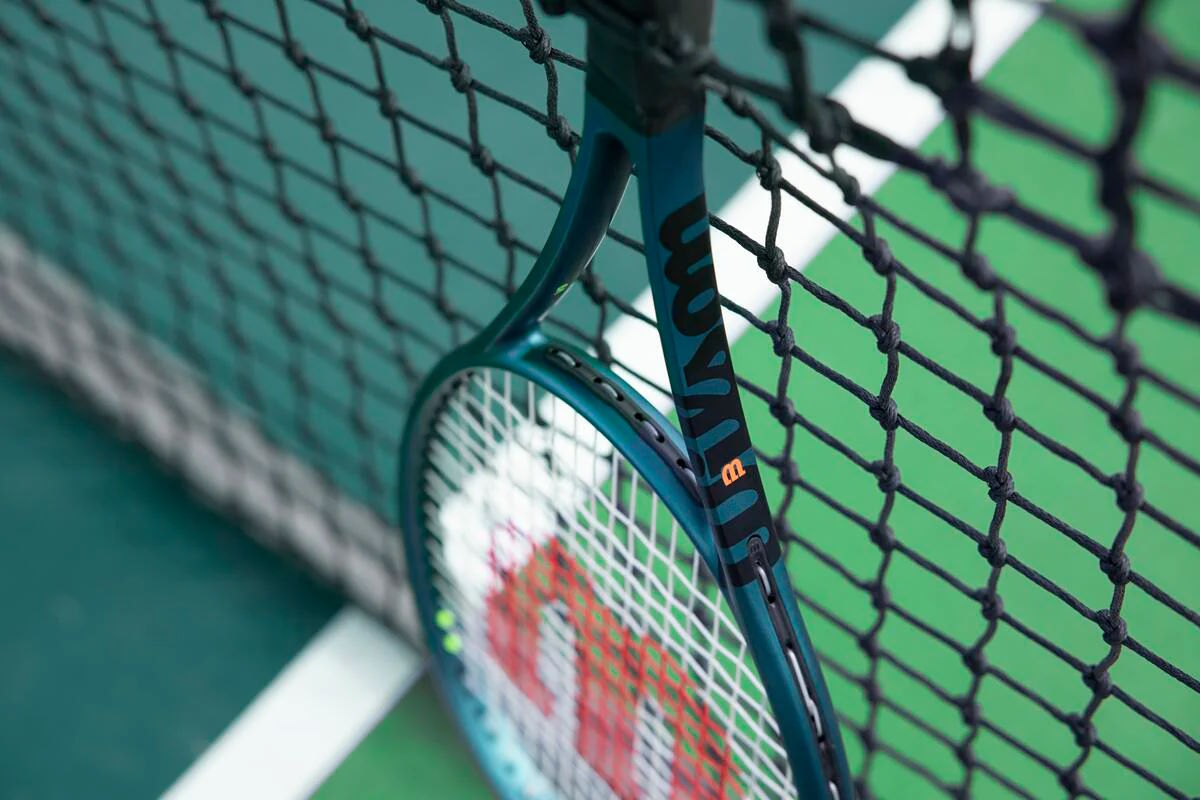Ổn định hơn với công nghệ STABLEFEEL Vợt Wilson Blade 98 V9 WR149811U